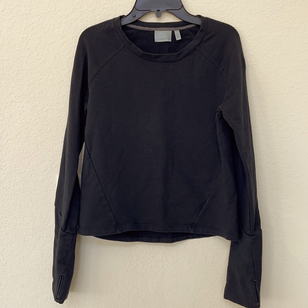 Athleta cropped lose fitted sweatshirt with thumb hole
